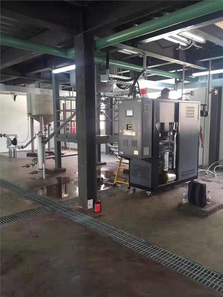 江蘇350度高溫油溫機(jī)/高溫模溫機(jī)/300℃/350℃油加熱器 